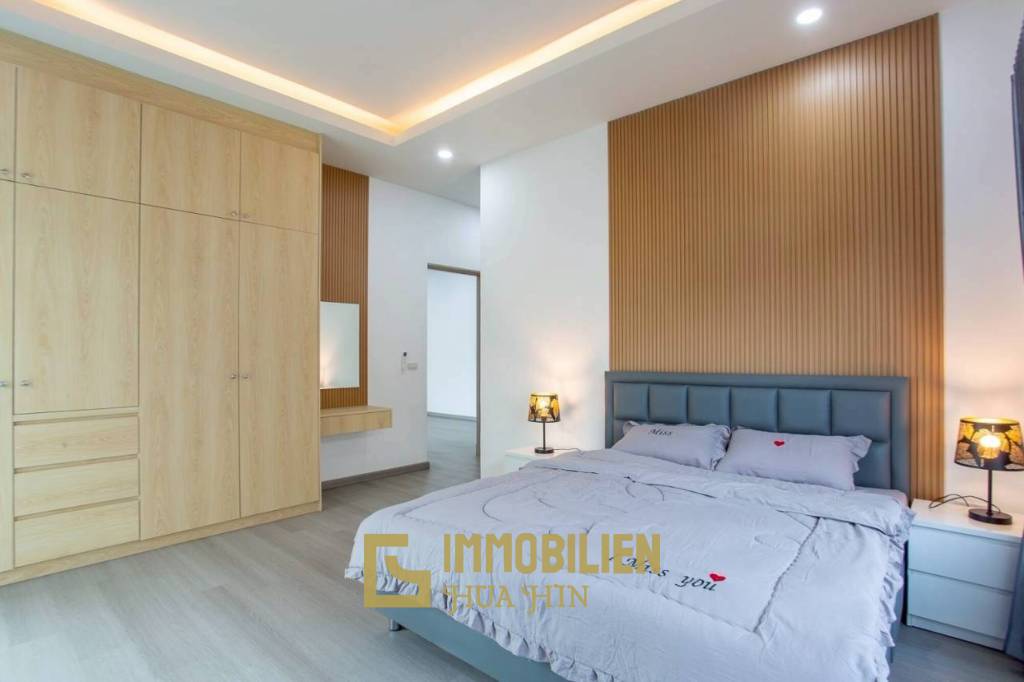 Сдается в аренду / жилая площадь 318 кв. м / 3 спальни / бассейн