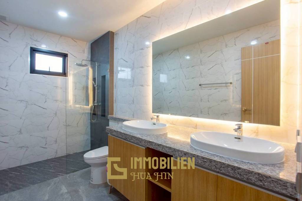 Сдается в аренду / жилая площадь 318 кв. м / 3 спальни / бассейн