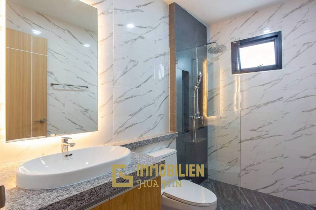 Сдается в аренду / жилая площадь 318 кв. м / 3 спальни / бассейн