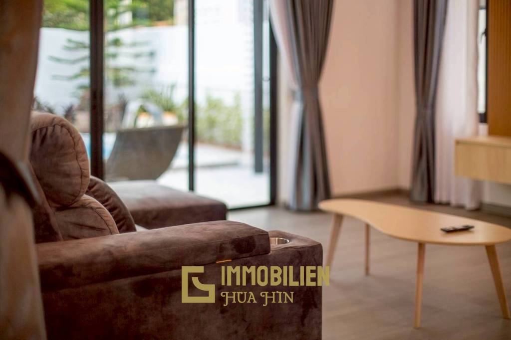 Сдается в аренду / жилая площадь 318 кв. м / 3 спальни / бассейн