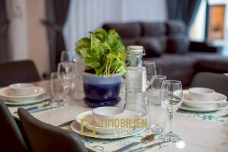 Сдается в аренду / жилая площадь 318 кв. м / 3 спальни / бассейн