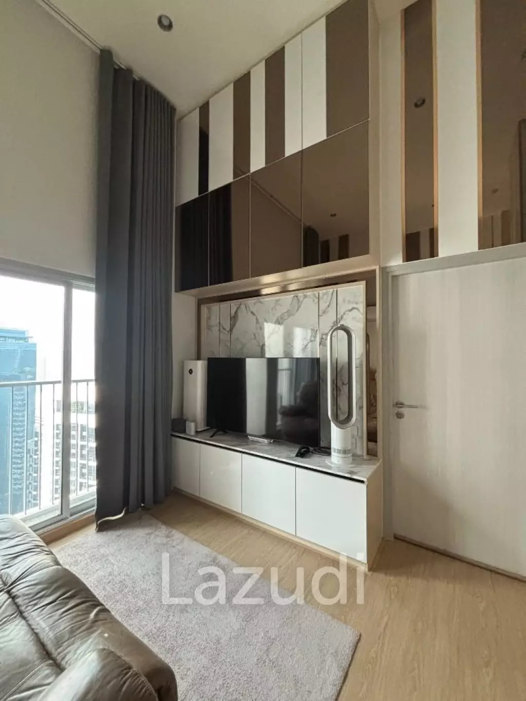 52 sqm high floor condo Noble Revolve Phaya Thai Bangkok