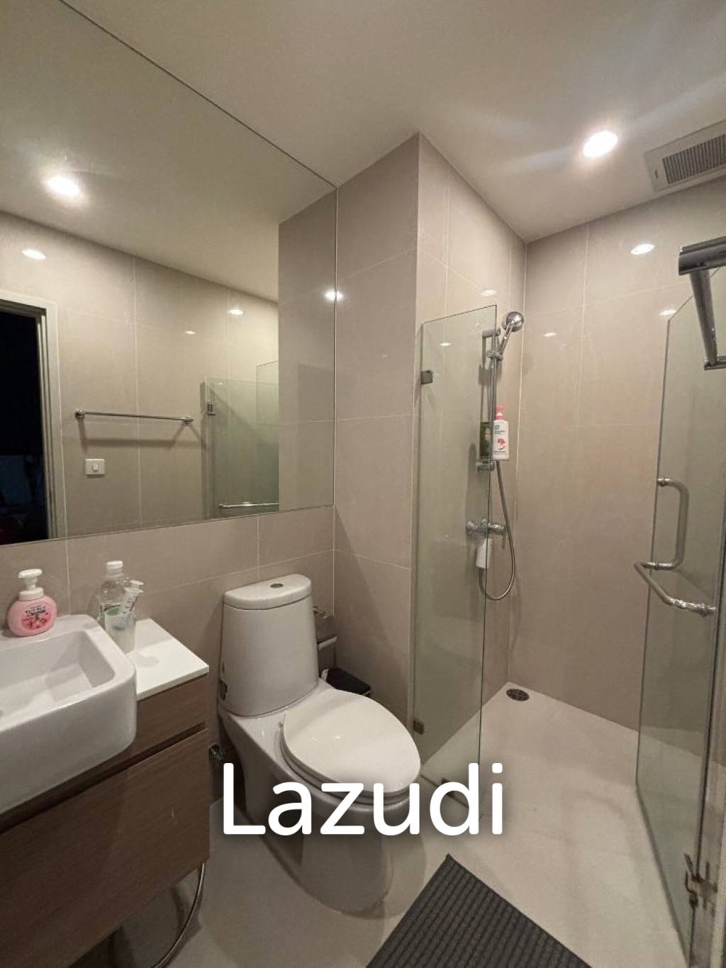 52 sqm high floor condo Noble Revolve Phaya Thai Bangkok