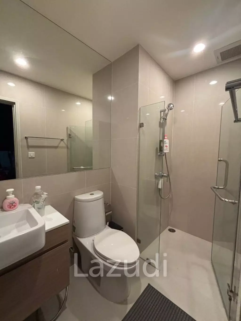 52 sqm high floor condo Noble Revolve Phaya Thai Bangkok