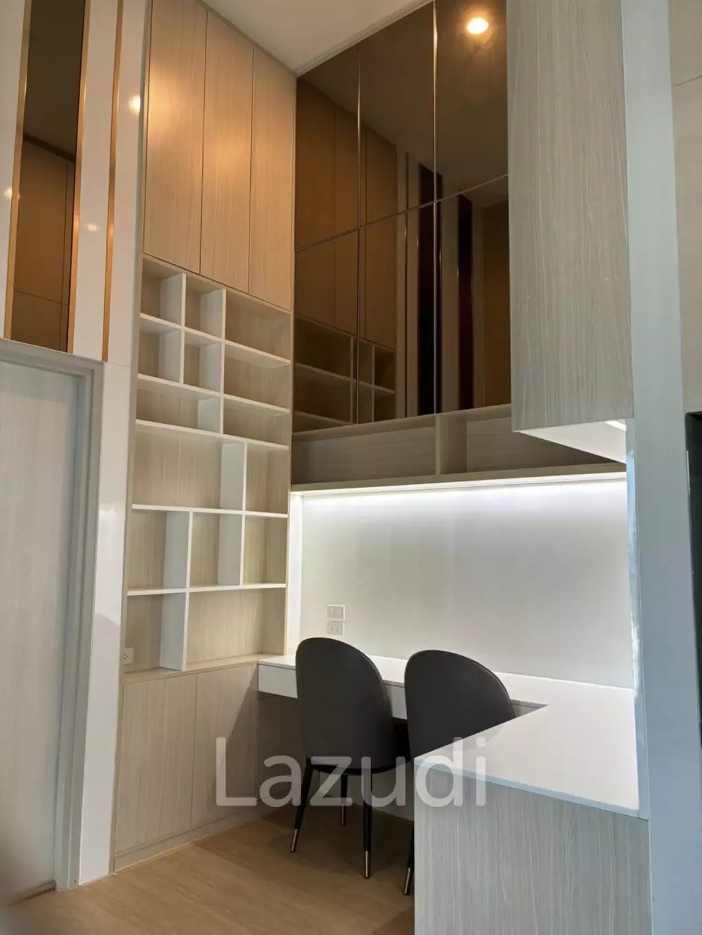52 sqm high floor condo Noble Revolve Phaya Thai Bangkok