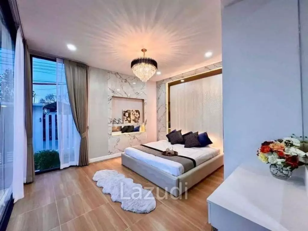Stunning Modern Luxury House for Rent Soi Pornprapanimit