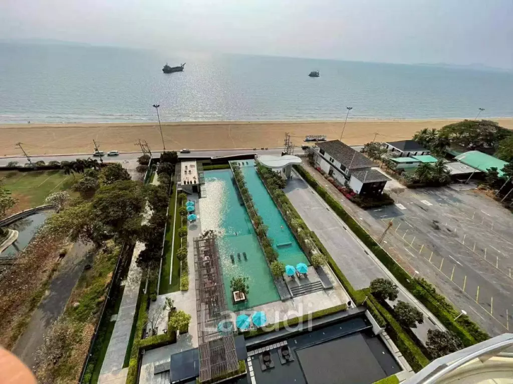 Ultra-Luxury Beachfront Condo Reflection Jomtien