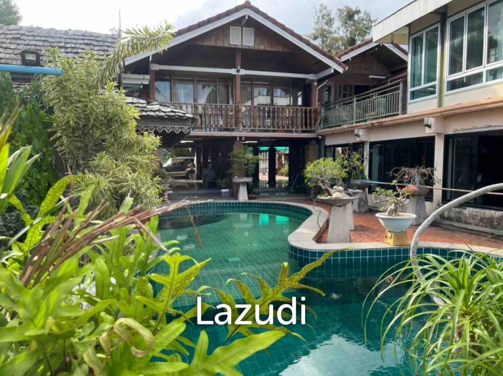 Beachfront 4 Bedroom Traditional Thai Style Villa in Lamai