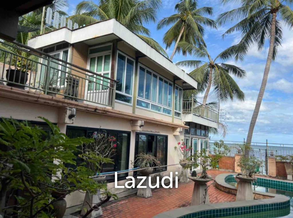 Beachfront 4 Bedroom Traditional Thai Style Villa in Lamai