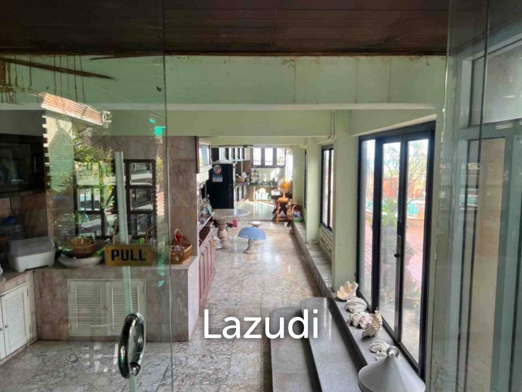 Beachfront 4 Bedroom Traditional Thai Style Villa in Lamai