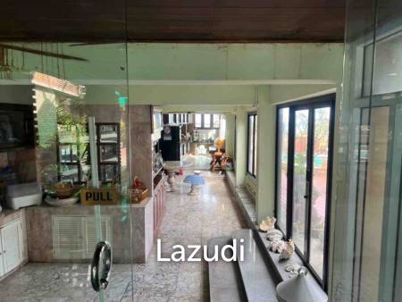 Beachfront 4 Bedroom Traditional Thai Style Villa in Lamai