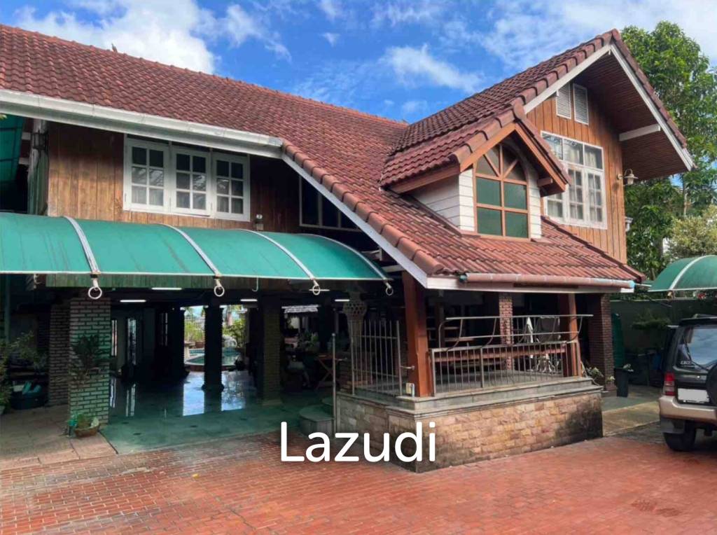 Beachfront 4 Bedroom Traditional Thai Style Villa in Lamai