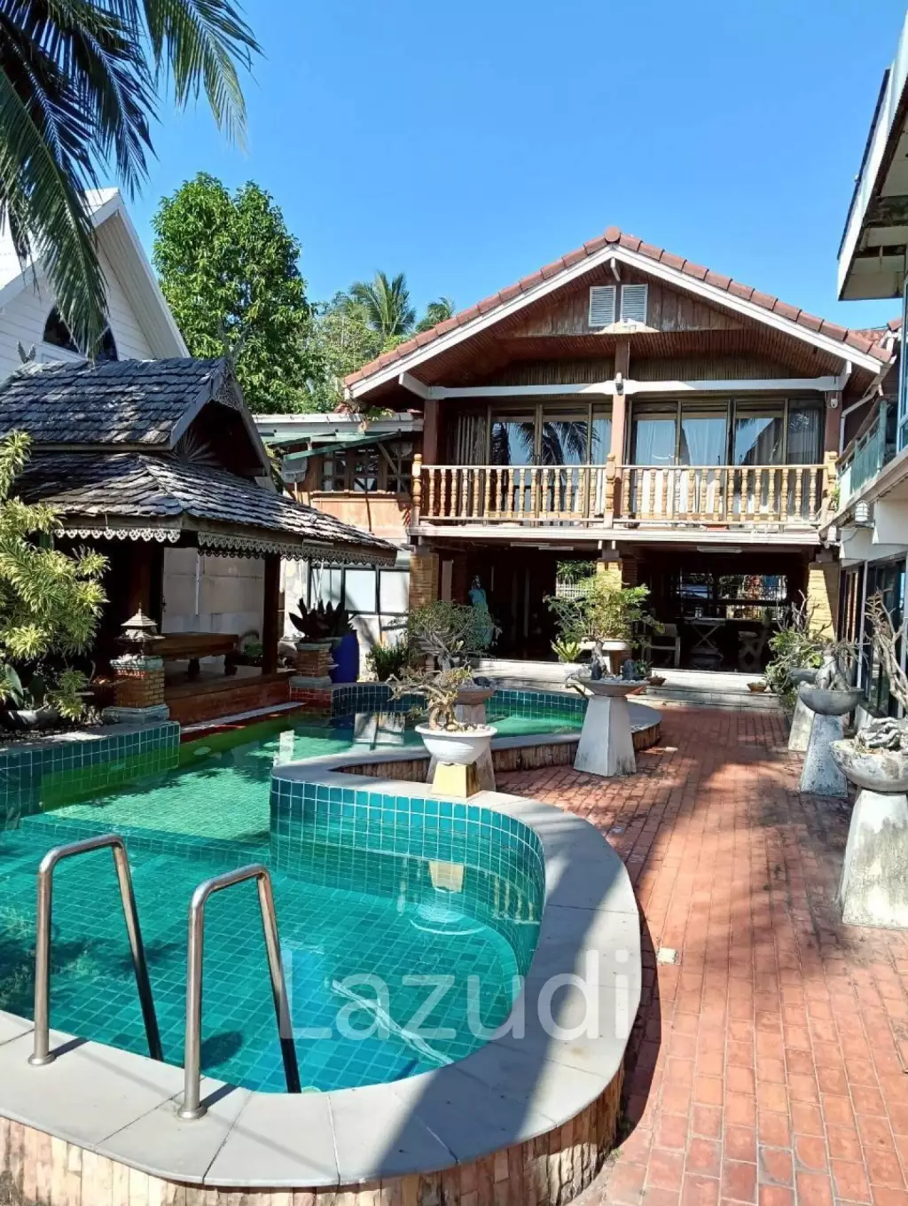 Beachfront 4 Bedroom Traditional Thai Style Villa in Lamai