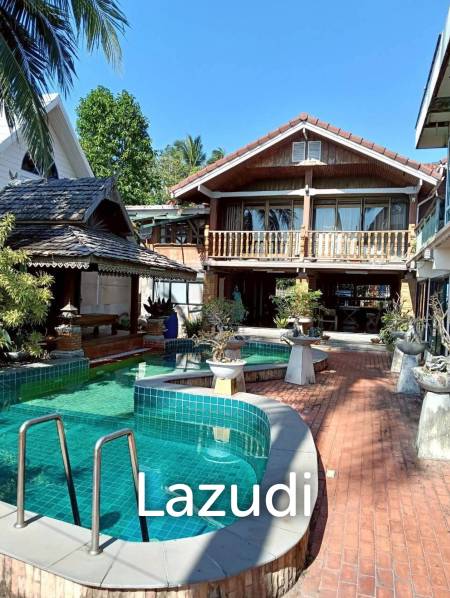 Beachfront 4 Bedroom Traditional Thai Style Villa in Lamai