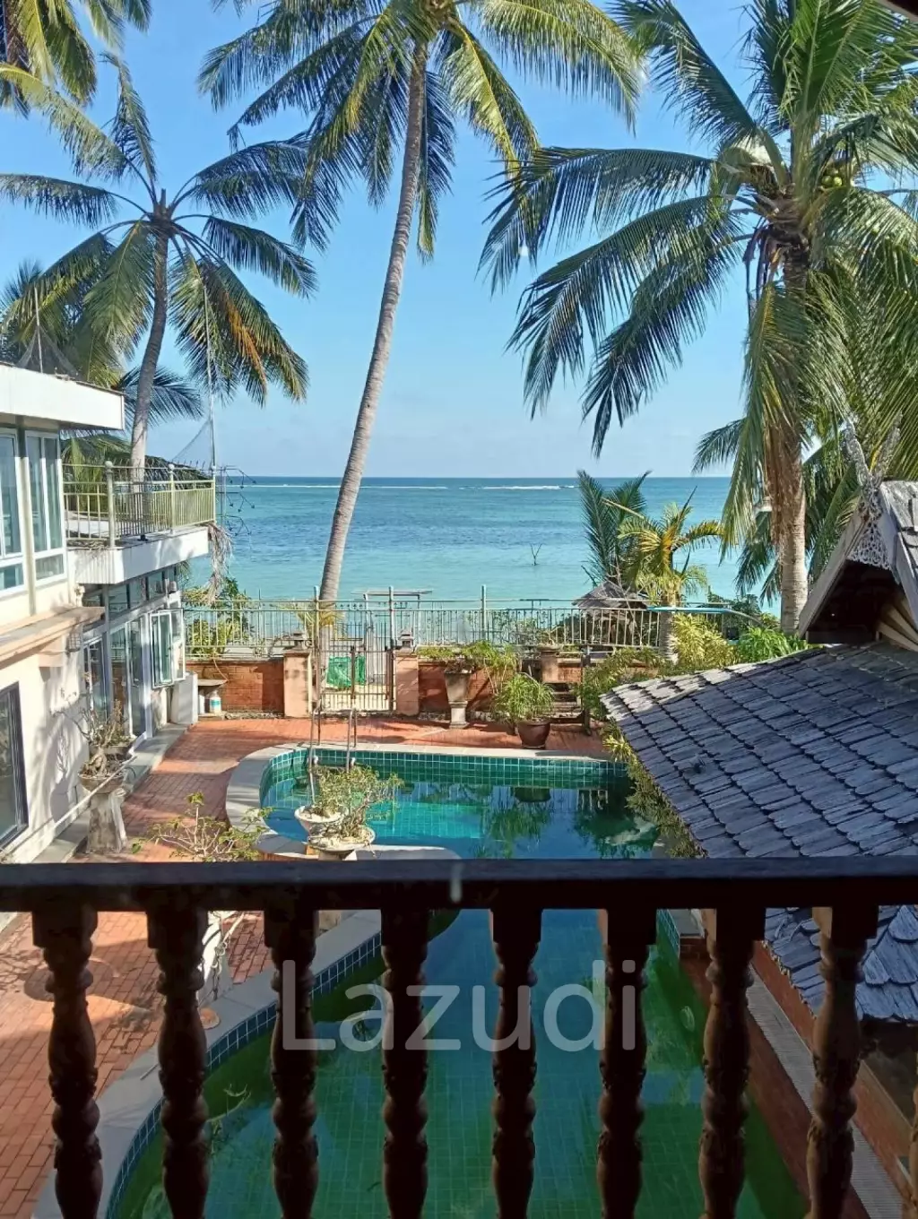 Beachfront 4 Bedroom Traditional Thai Style Villa in Lamai