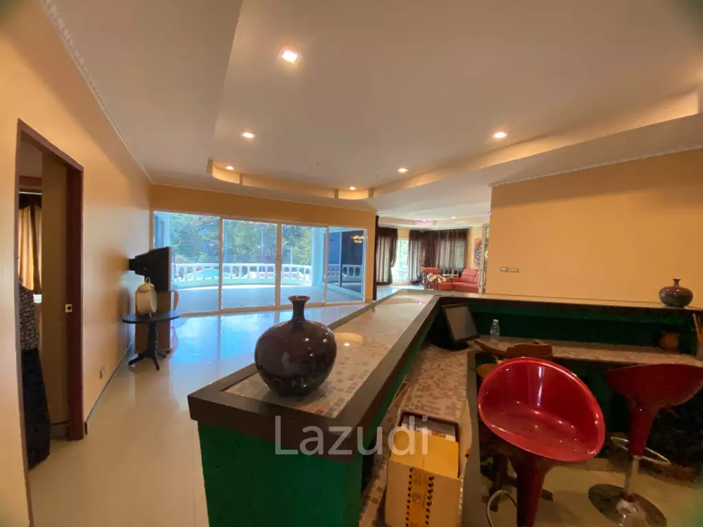 Modern Rooftop Pool Villa at Pratumnak Hill