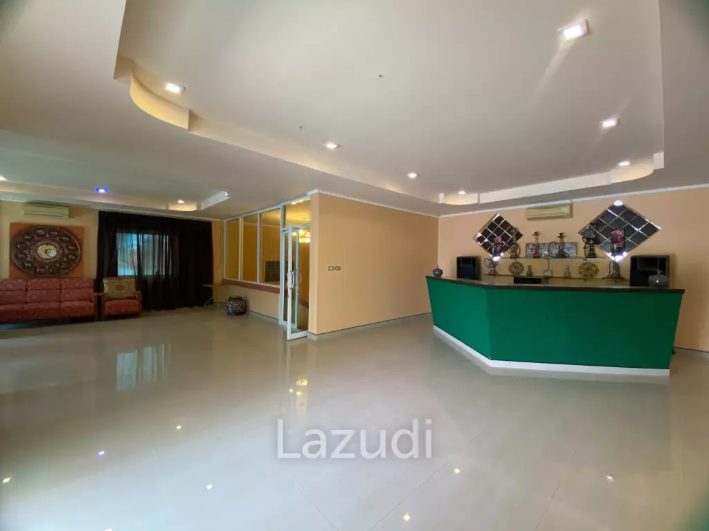 Modern Rooftop Pool Villa at Pratumnak Hill