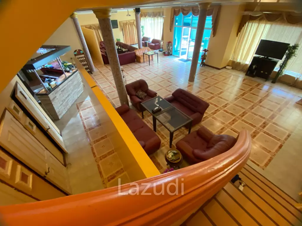 Modern Rooftop Pool Villa at Pratumnak Hill