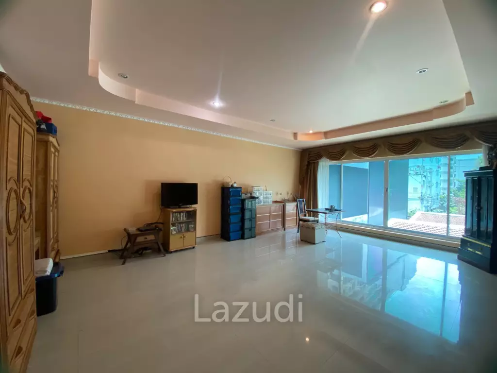 Modern Rooftop Pool Villa at Pratumnak Hill