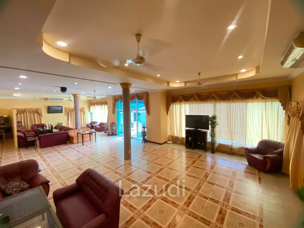 Modern Rooftop Pool Villa at Pratumnak Hill