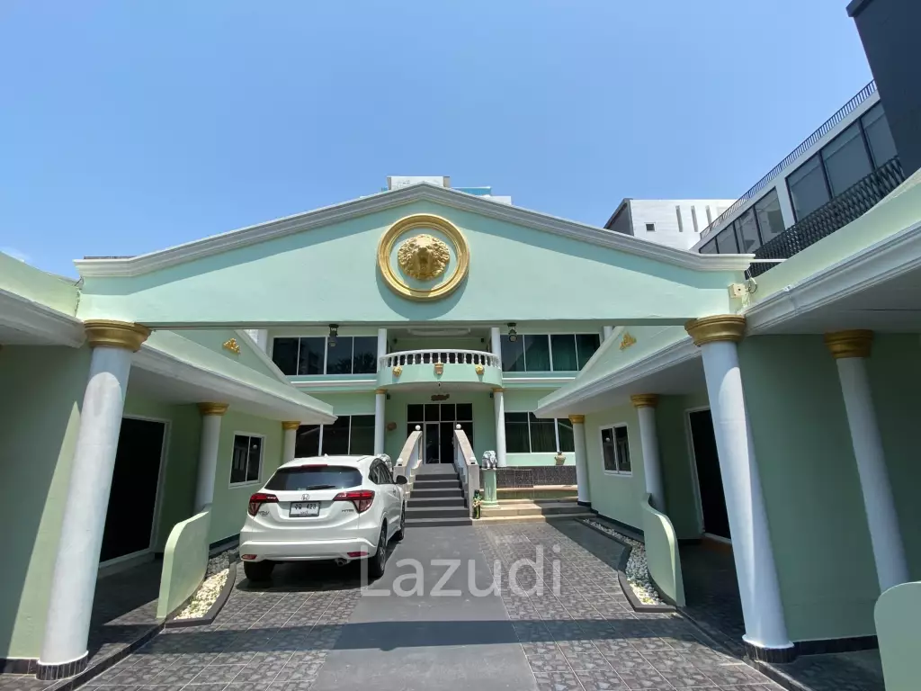 Modern Rooftop Pool Villa at Pratumnak Hill