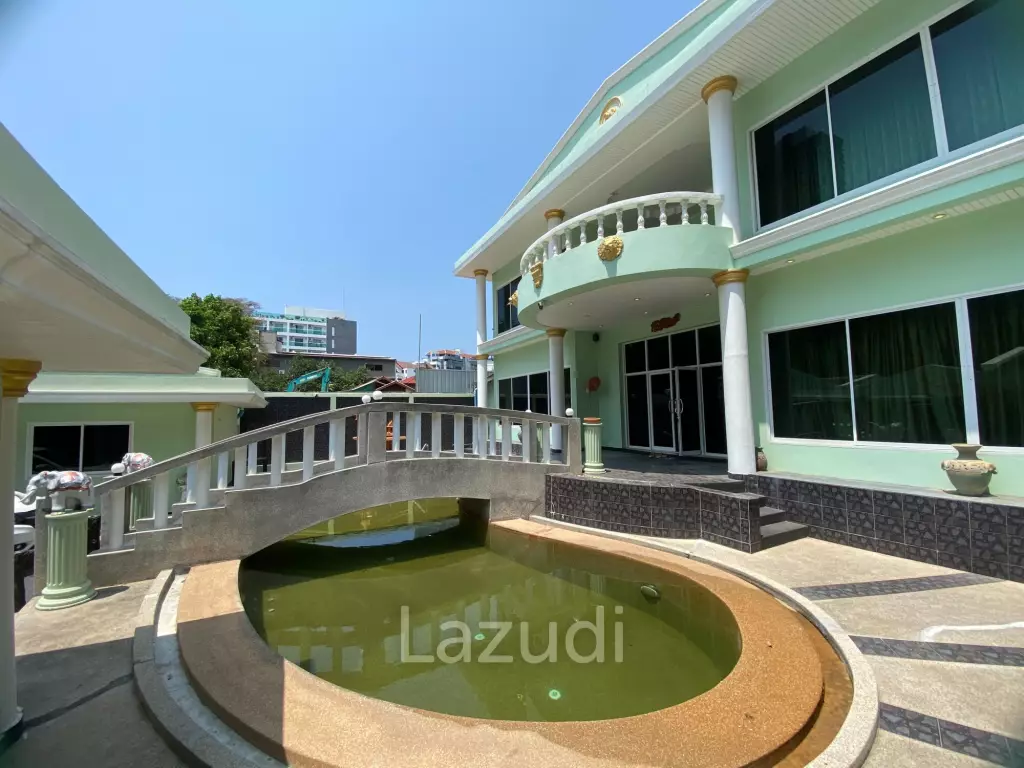 Modern Rooftop Pool Villa at Pratumnak Hill