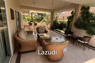 Pineapple Village: 2 Bedroom Villa Close to Black Mountain!