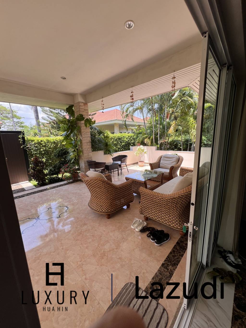 250 ตร.ม 2 เตียง 2 อาบน้ำ วิลล่า For เช่า