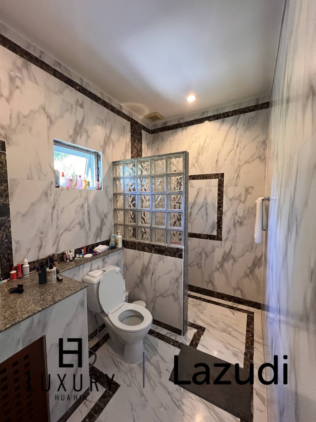 250 ตร.ม 2 เตียง 2 อาบน้ำ วิลล่า For เช่า