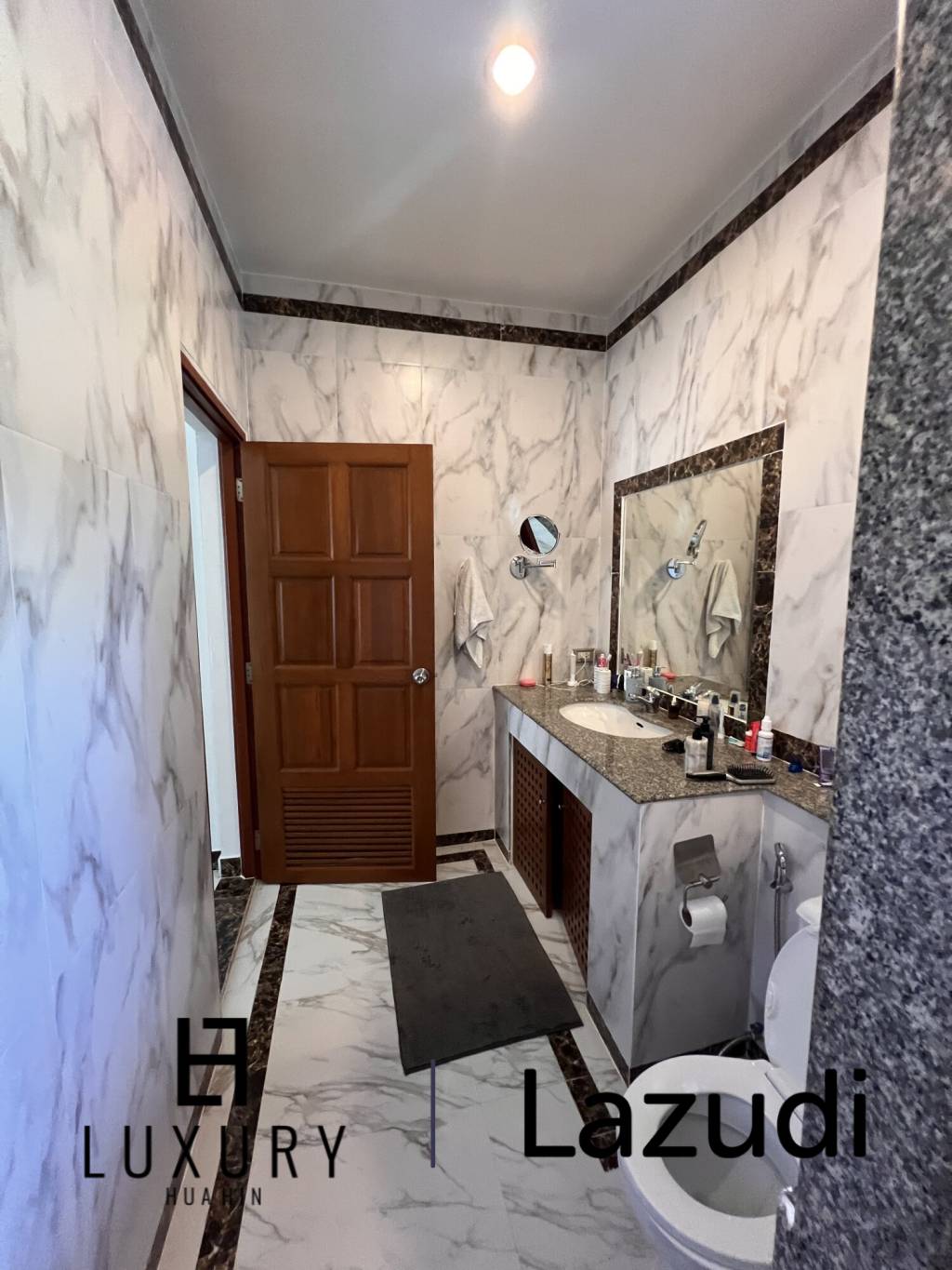 250 ตร.ม 2 เตียง 2 อาบน้ำ วิลล่า For เช่า