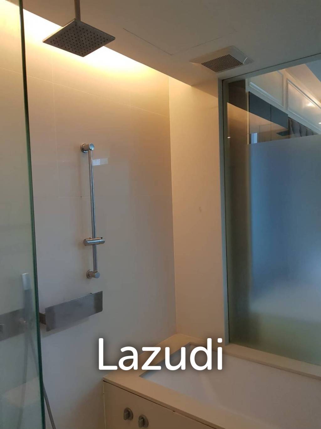52 sqm 1 Bedroom Condo on 21st Floor at The Room Sukhumvit 21 Bangkok