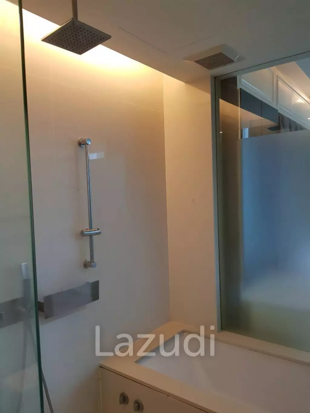 52 sqm 1 Bedroom Condo on 21st Floor at The Room Sukhumvit 21 Bangkok