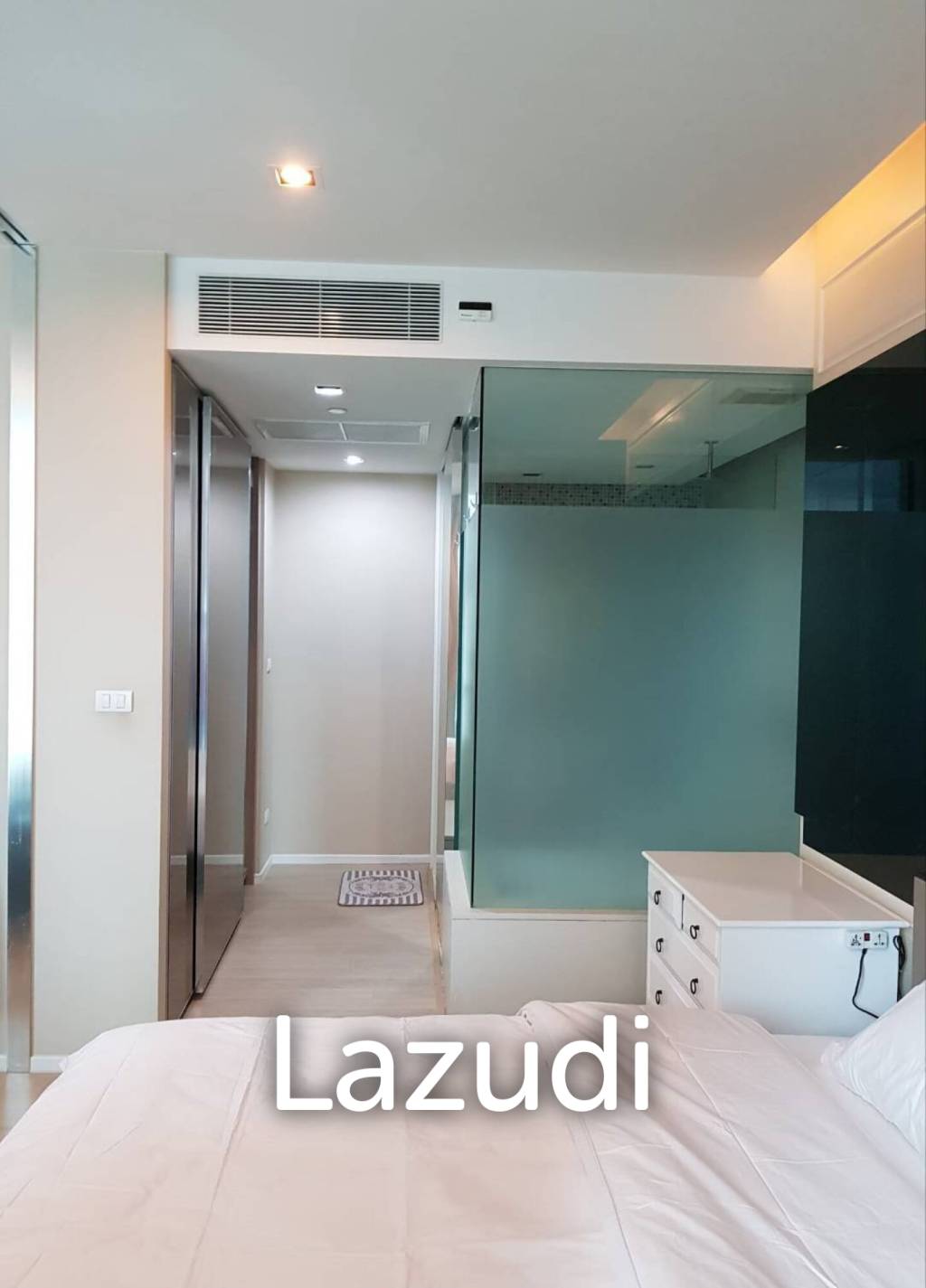 52 sqm 1 Bedroom Condo on 21st Floor at The Room Sukhumvit 21 Bangkok