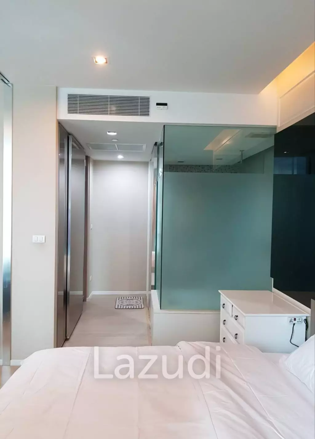 52 sqm 1 Bedroom Condo on 21st Floor at The Room Sukhumvit 21 Bangkok