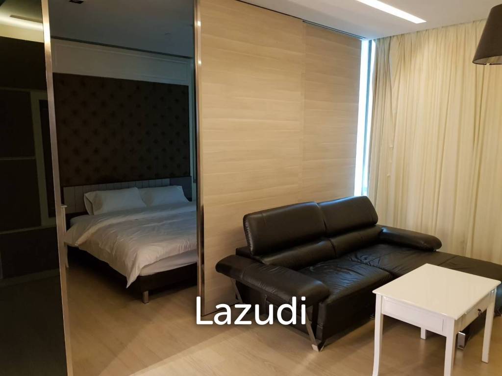 52 sqm 1 Bedroom Condo on 21st Floor at The Room Sukhumvit 21 Bangkok