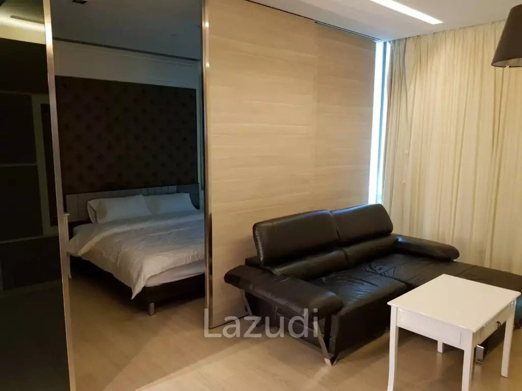 52 sqm 1 Bedroom Condo on 21st Floor at The Room Sukhumvit 21 Bangkok