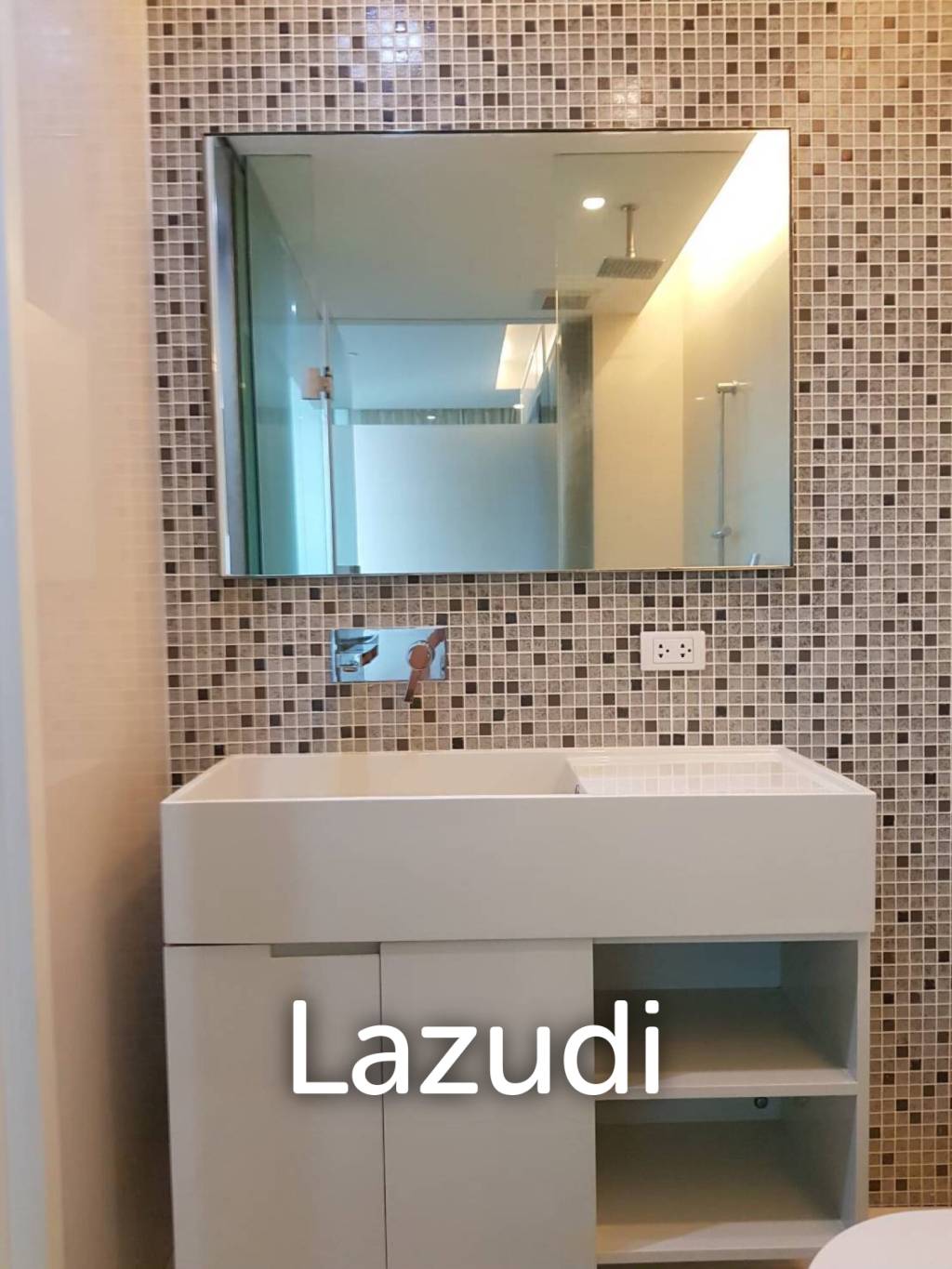 52 sqm 1 Bedroom Condo on 21st Floor at The Room Sukhumvit 21 Bangkok