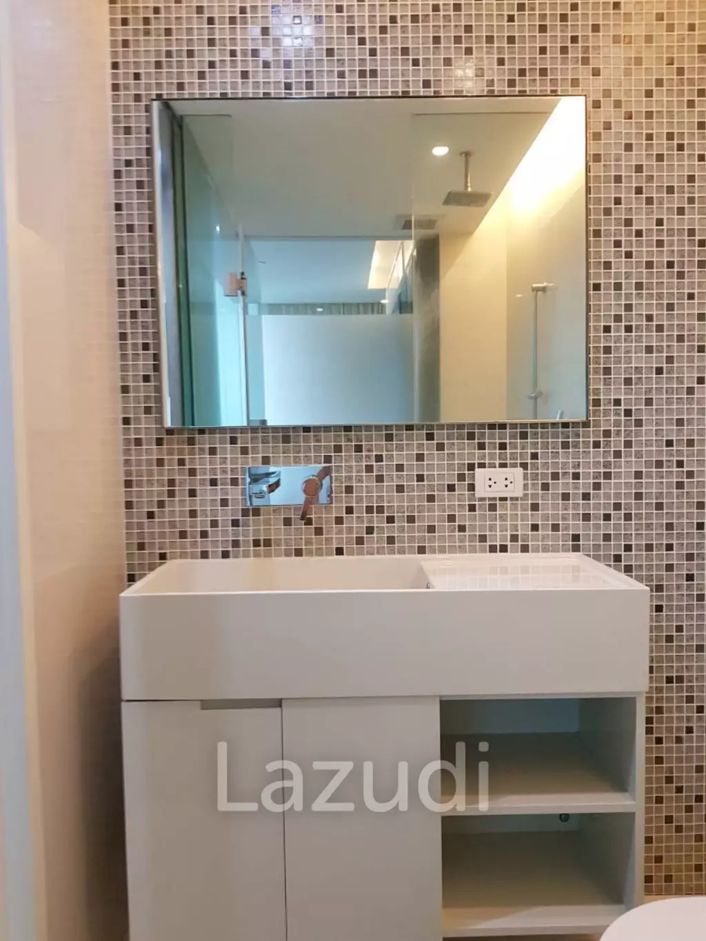 52 sqm 1 Bedroom Condo on 21st Floor at The Room Sukhumvit 21 Bangkok