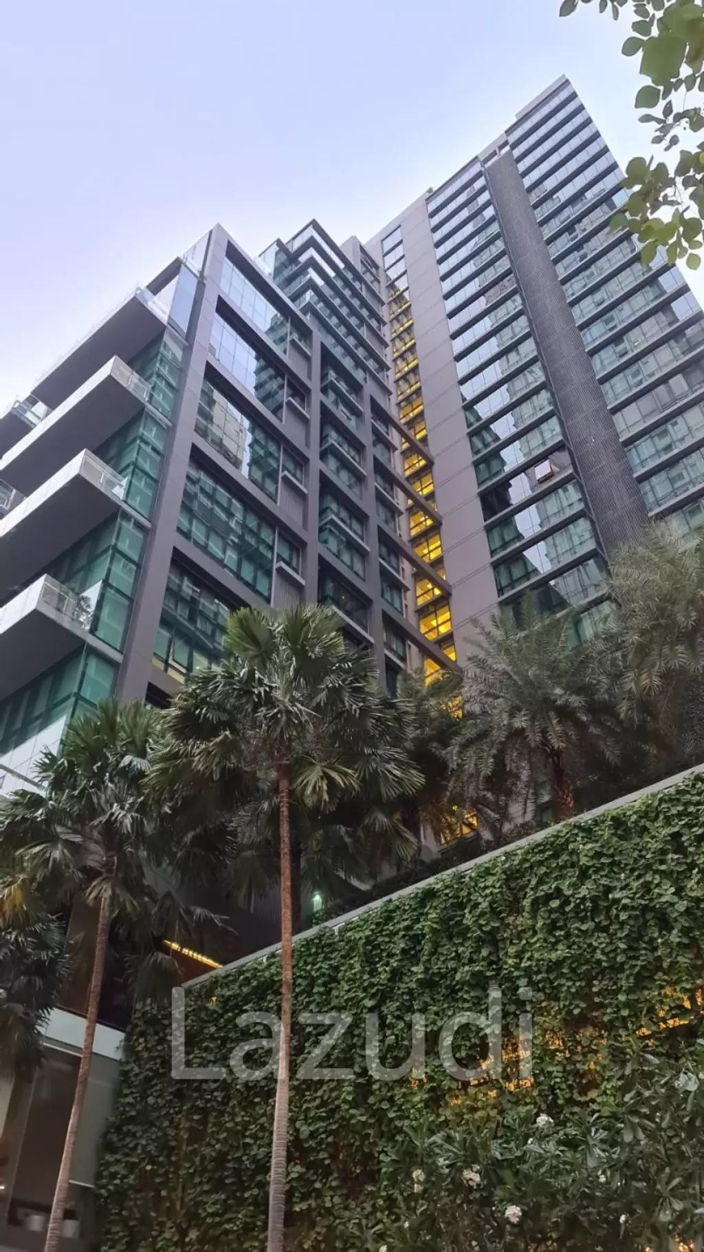 52 sqm 1 Bedroom Condo on 21st Floor at The Room Sukhumvit 21 Bangkok