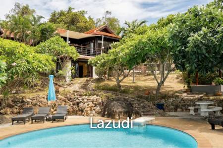 Beachfront Thai-Style 3-Bedroom Villa with Spacious Terrace