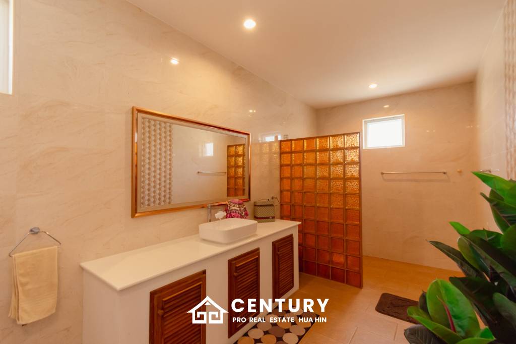 SIGNATURE PRIVATE ESTATE WITH POOL AND MOUNTAIN VIEWS ON PLOT 7 RAI