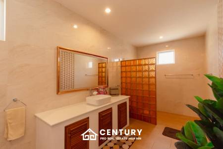 SIGNATURE PRIVATE ESTATE WITH POOL AND MOUNTAIN VIEWS ON PLOT 7 RAI