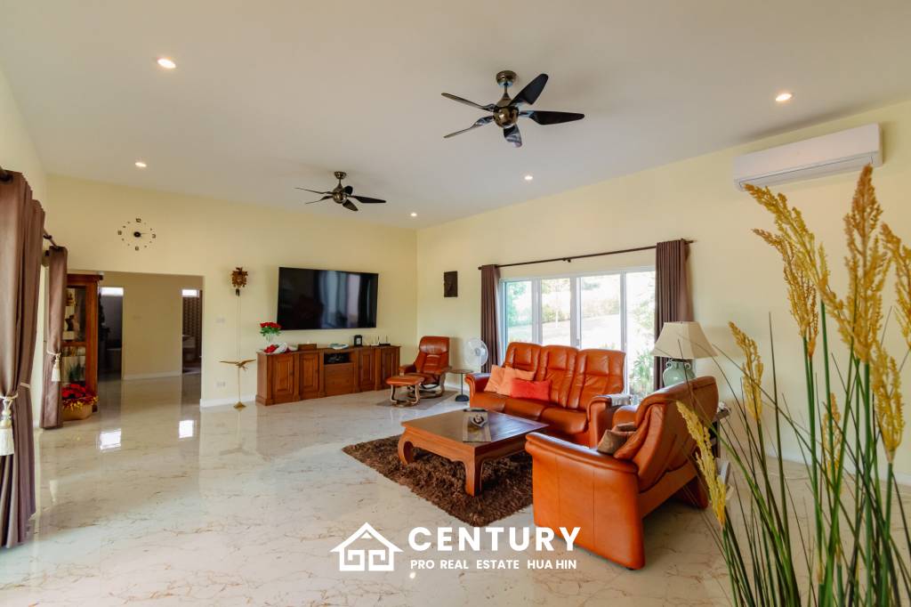 SIGNATURE PRIVATE ESTATE WITH POOL AND MOUNTAIN VIEWS ON PLOT 7 RAI