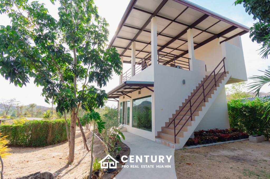 SIGNATURE PRIVATE ESTATE WITH POOL AND MOUNTAIN VIEWS ON PLOT 7 RAI