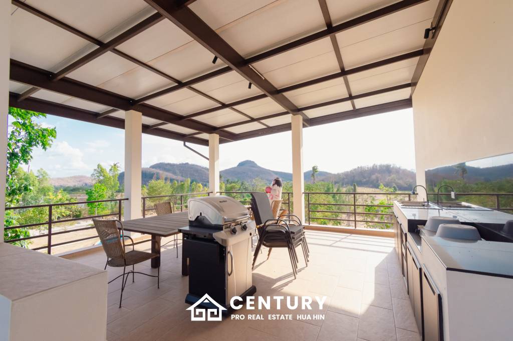 SIGNATURE PRIVATE ESTATE WITH POOL AND MOUNTAIN VIEWS ON PLOT 7 RAI