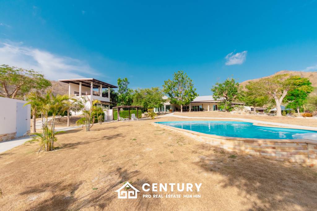 SIGNATURE PRIVATE ESTATE WITH POOL AND MOUNTAIN VIEWS ON PLOT 7 RAI