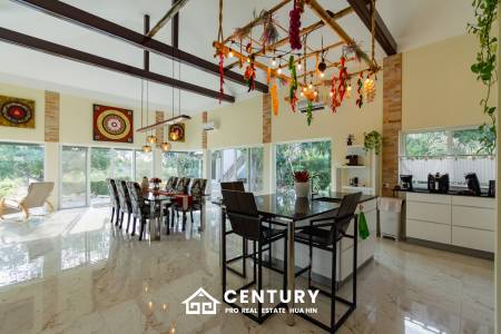 SIGNATURE PRIVATE ESTATE WITH POOL AND MOUNTAIN VIEWS ON PLOT 7 RAI