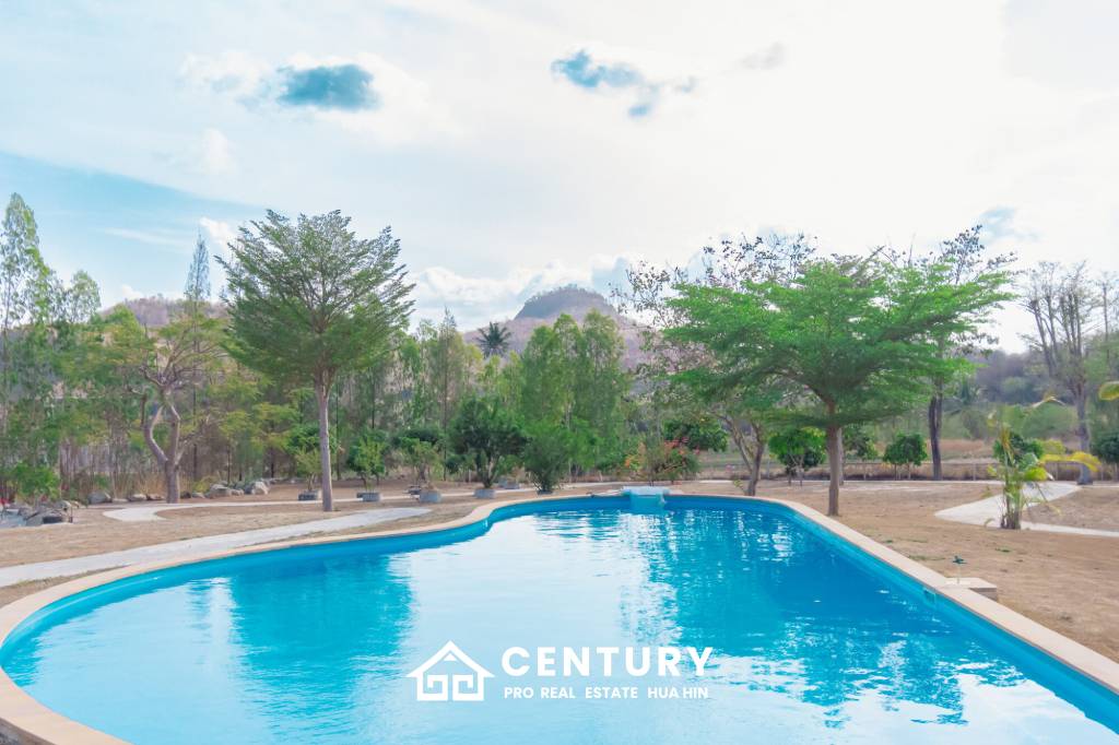 SIGNATURE PRIVATE ESTATE WITH POOL AND MOUNTAIN VIEWS ON PLOT 7 RAI