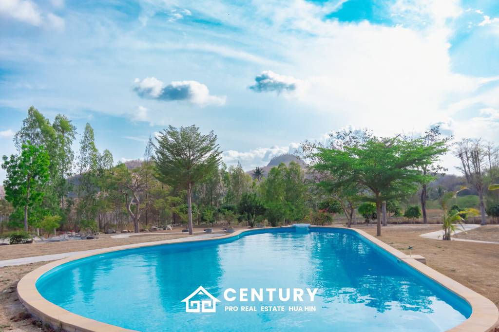 SIGNATURE PRIVATE ESTATE WITH POOL AND MOUNTAIN VIEWS ON PLOT 7 RAI