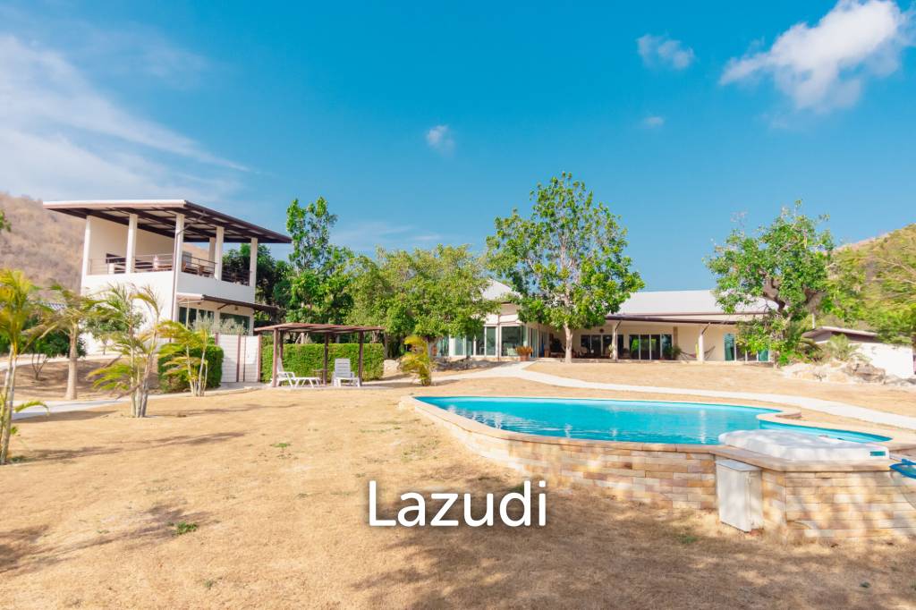 SIGNATURE PRIVATE ESTATE WITH POOL AND MOUNTAIN VIEWS ON PLOT 7 RAI